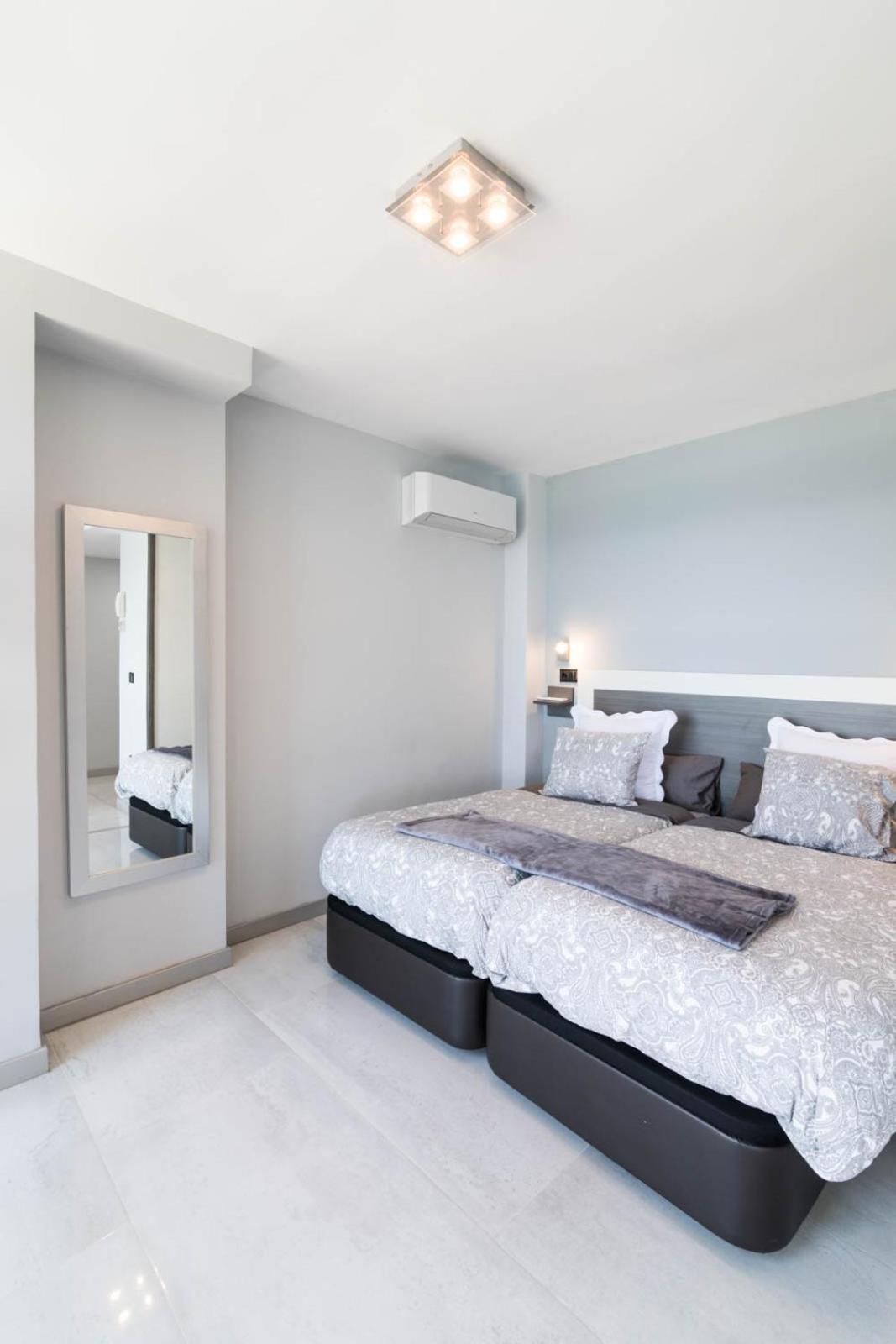 Deluxe Supreme Apartment มาลากา ภายนอก รูปภาพ