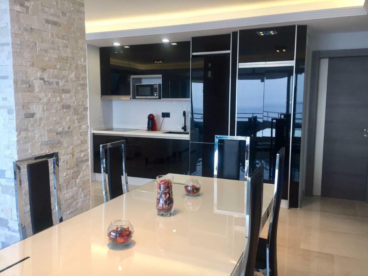 Deluxe Supreme Apartment มาลากา ภายนอก รูปภาพ