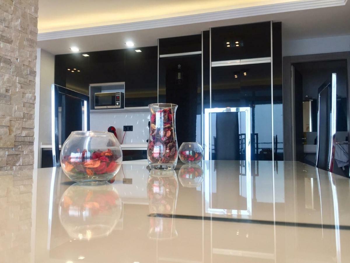 Deluxe Supreme Apartment มาลากา ภายนอก รูปภาพ