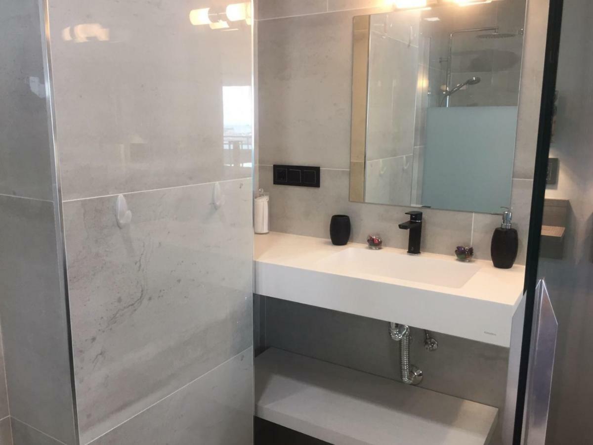 Deluxe Supreme Apartment มาลากา ภายนอก รูปภาพ