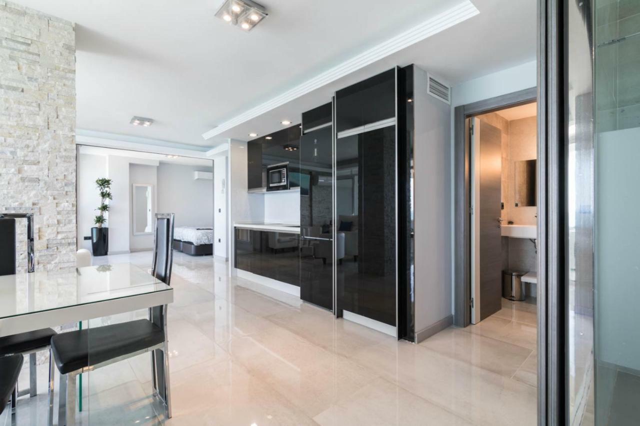 Deluxe Supreme Apartment มาลากา ภายนอก รูปภาพ